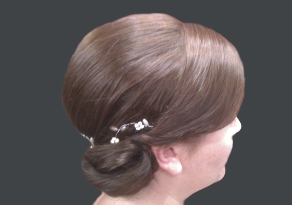 ¿Te han invitado a una fiesta? ¿Una boda? ¿Tienes un evento especial? Consulta nuestras ofertas en recogidos y peinados para eventos.